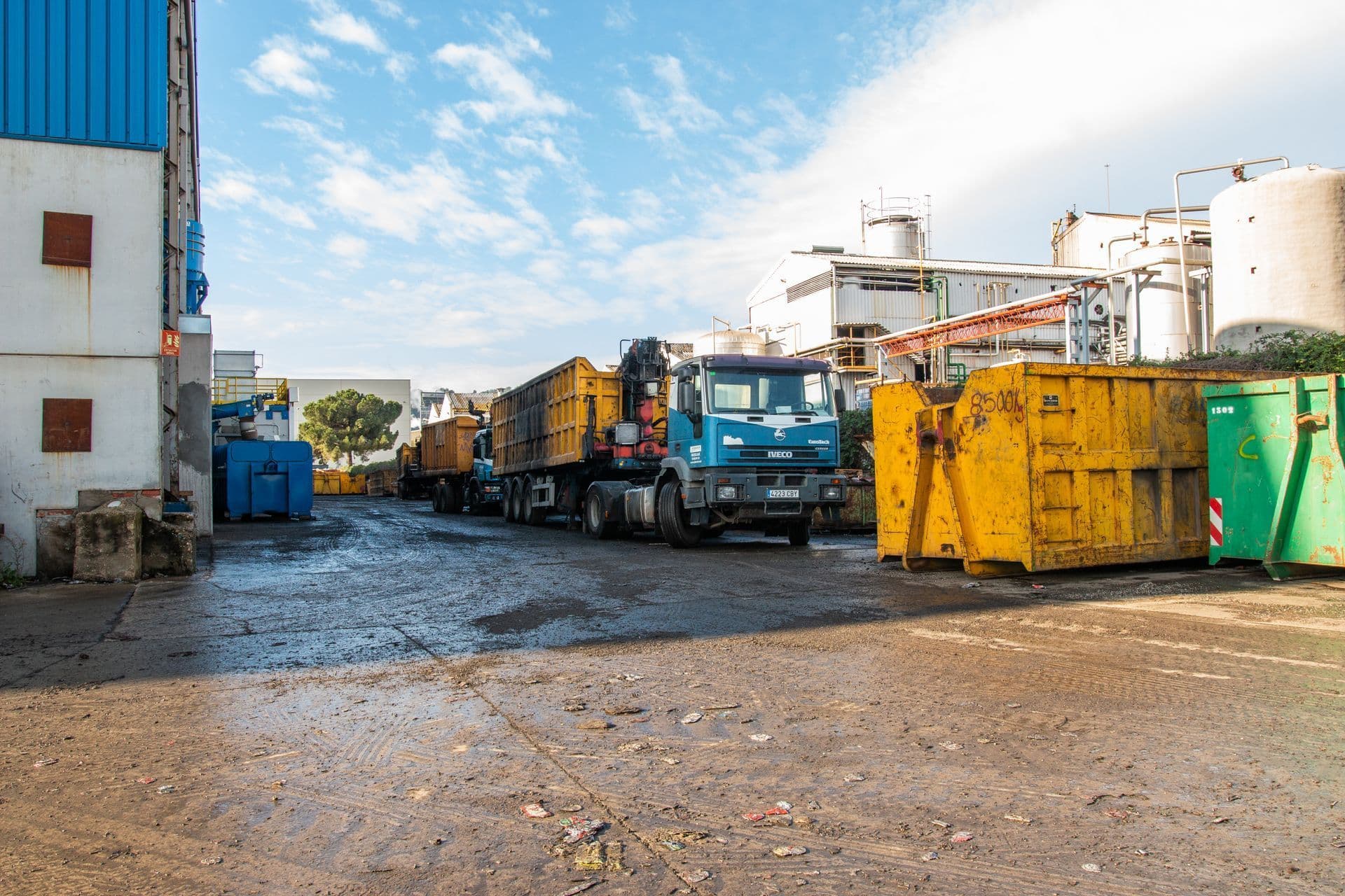 Lorries and containers in the Alberich yard