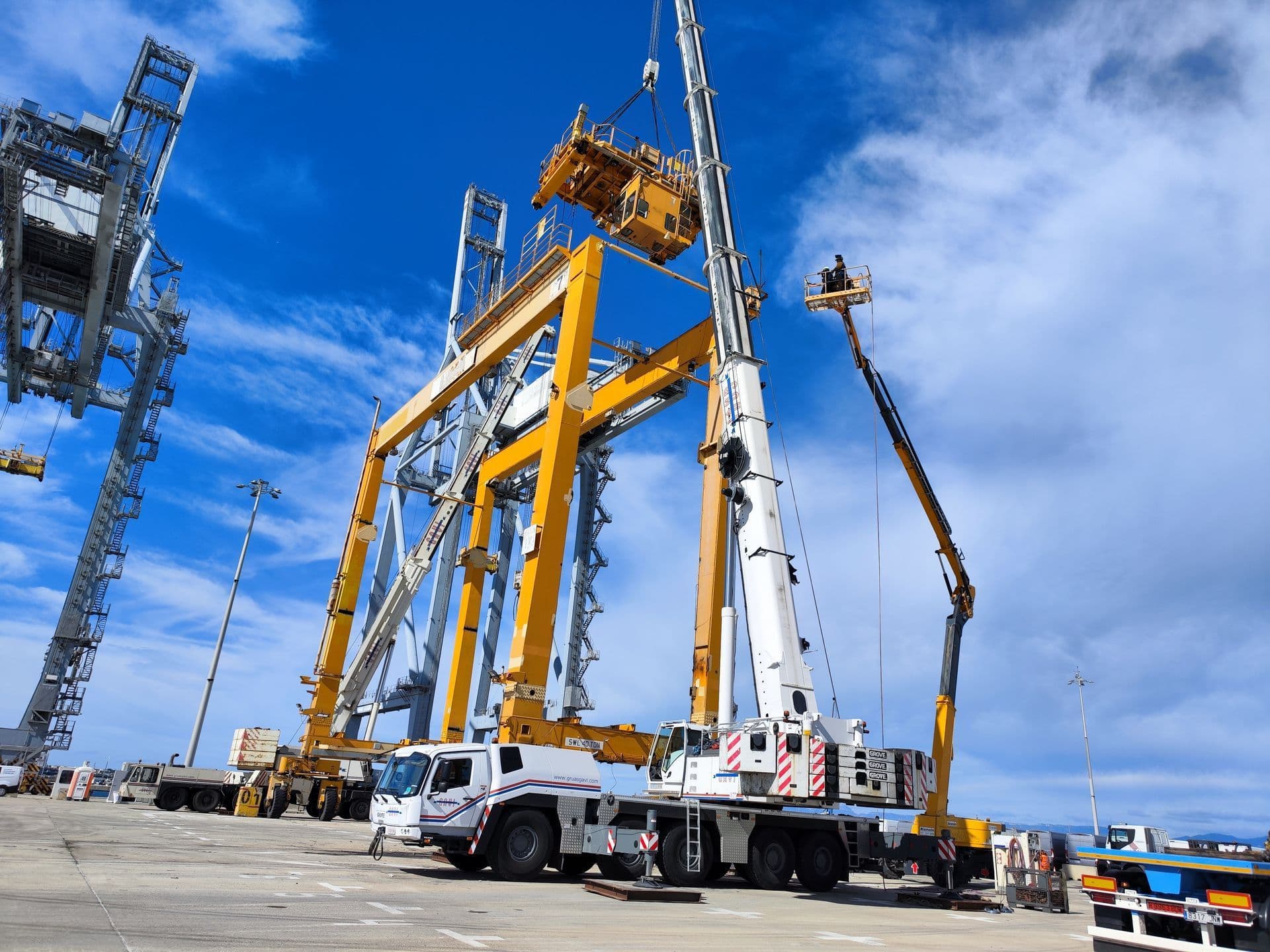 Port crane being dismantled with an auxiliary crane